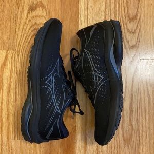 Mizuno wave rider 25